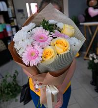 Букет цветов из:  Герберы, Розы и Хризантемы в Шарье