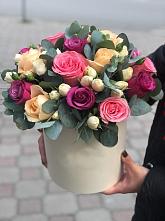 Цветочная композиция из Розы в шляпной коробке в Шарье